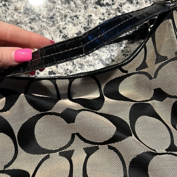Coach Black and Tan Signature Shoulder Bag - Picture 4 of 8